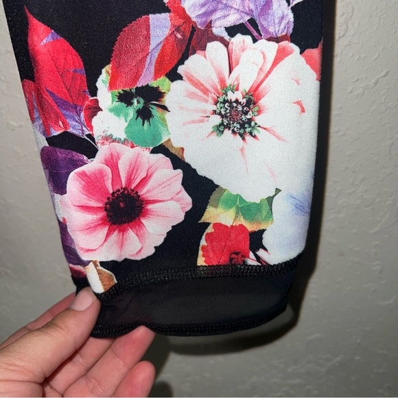 Old Navy Floral High-Rise Mesh-Hem
Compression Crop Leggings Size Large Petite - Picture 4 of 8